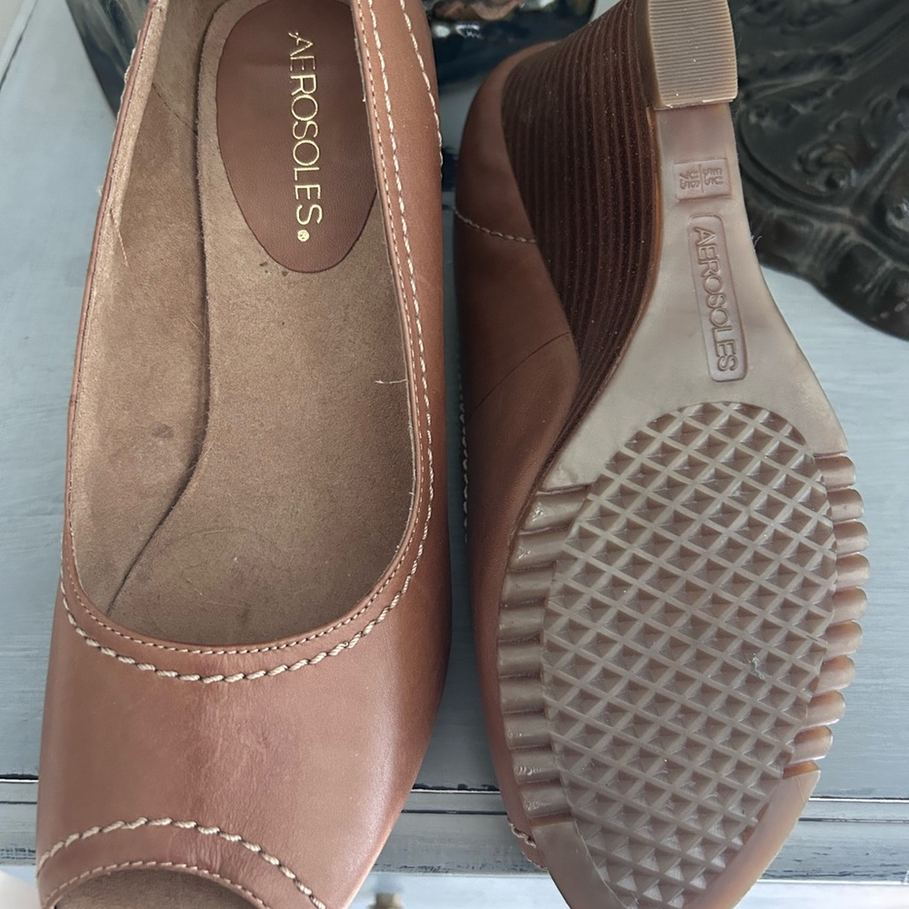 AEROSOLES Brown Tan Peep-Toe Wedge Pumps - Picture 3 of 3